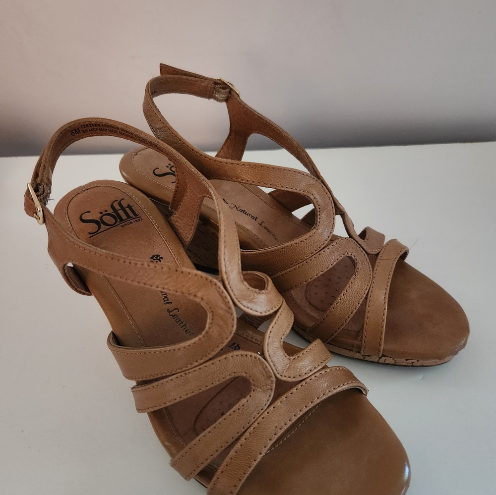 Sofft Women's Tan Strappy Sandals